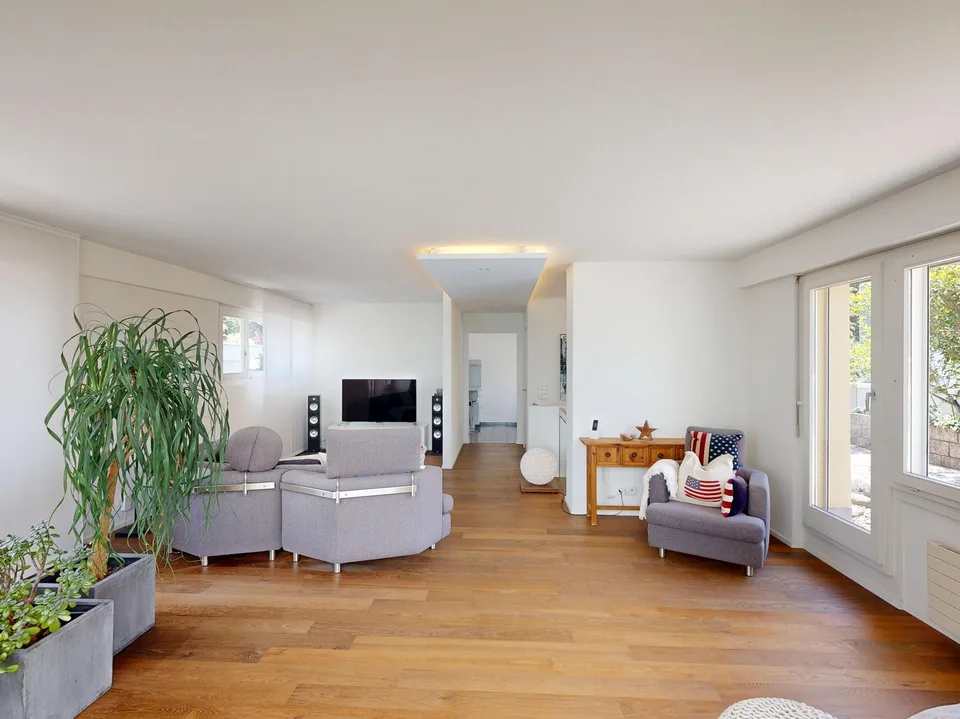 Maisonette- Attikawohnung mit grosser Dachterrasse und Poolanlage