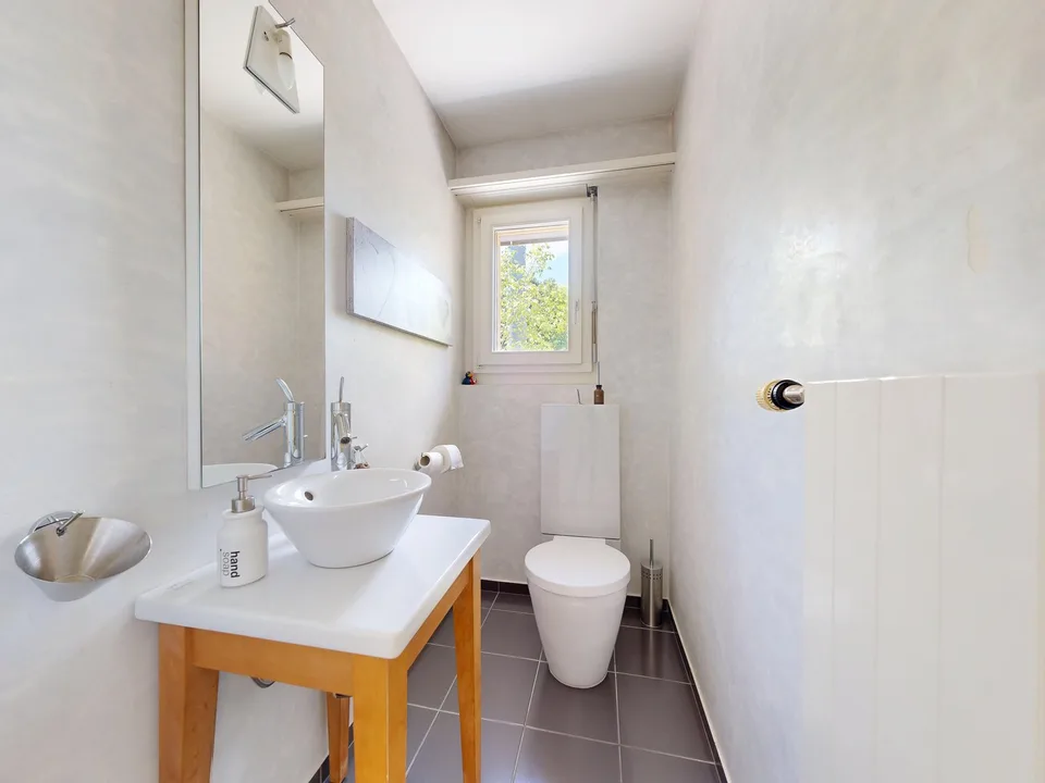 Maisonette- Attikawohnung mit grosser Dachterrasse und Poolanlage