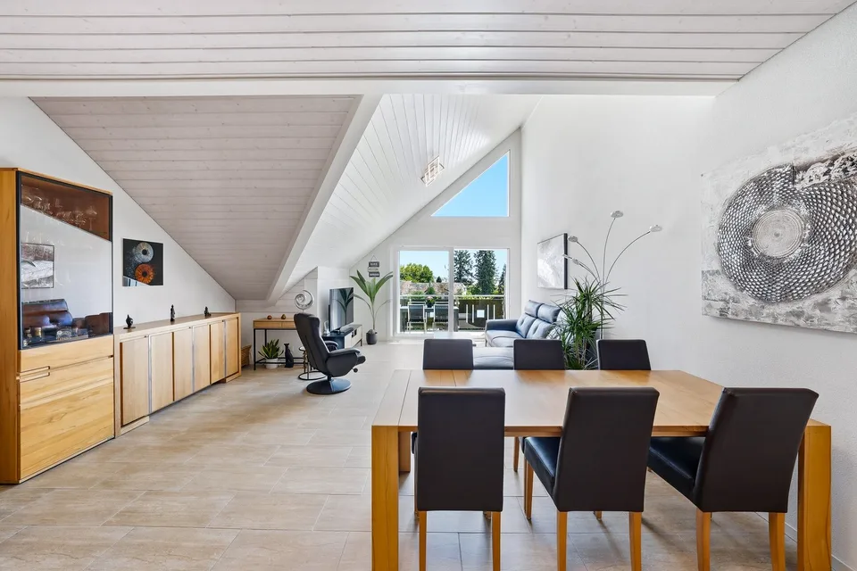 Apartment with 4.5 rooms + furnished attic