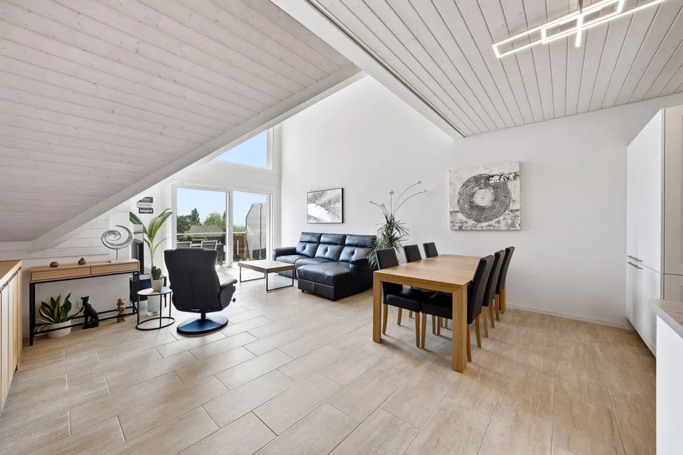Apartment with 4.5 rooms + furnished attic