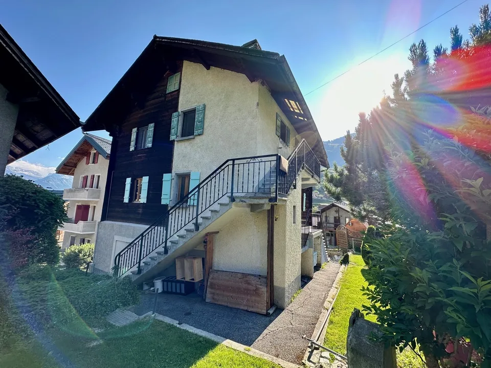 Une demi-maison villageoise 5,5 pces avec beaucoup de charme à Nendaz