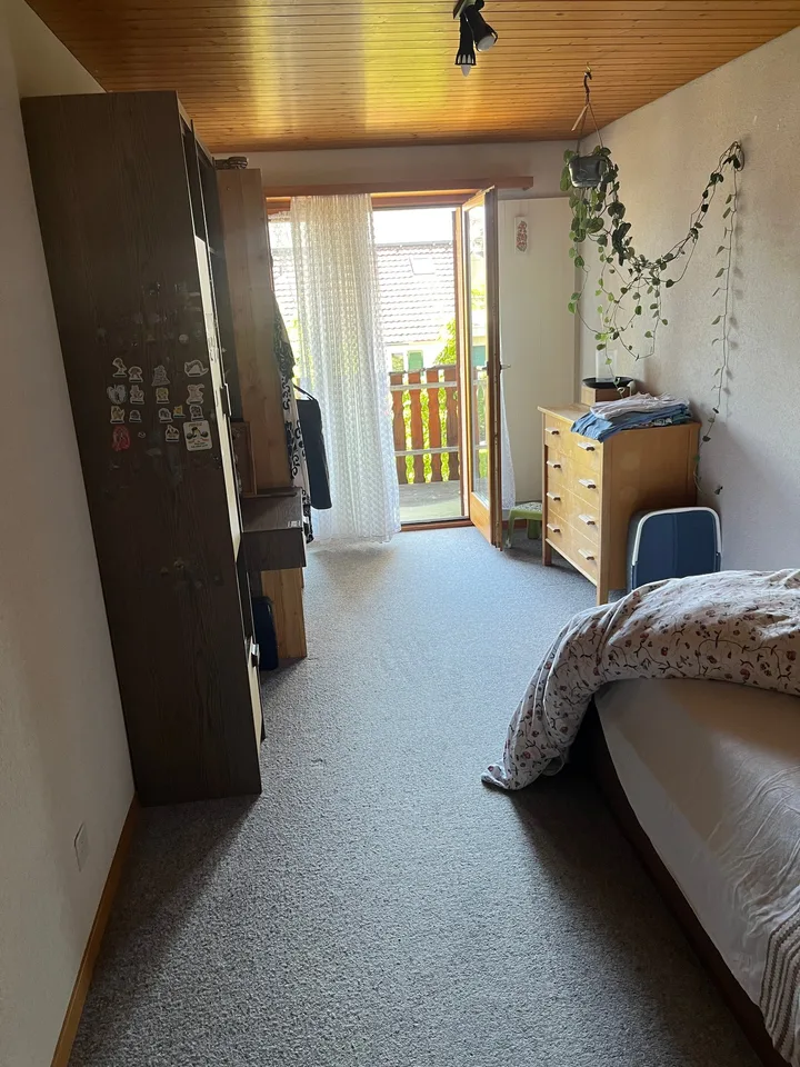 Maison individuelle avec partie de maison attenante, susceptible d'être agrandie, dans un bel emplacement.