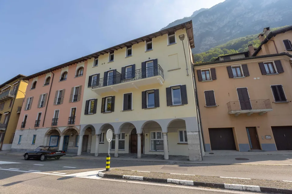 CARATTERISTICO E SPAZIOSO 2.5 LOCALI COME NUOVO A CAPOLAGO