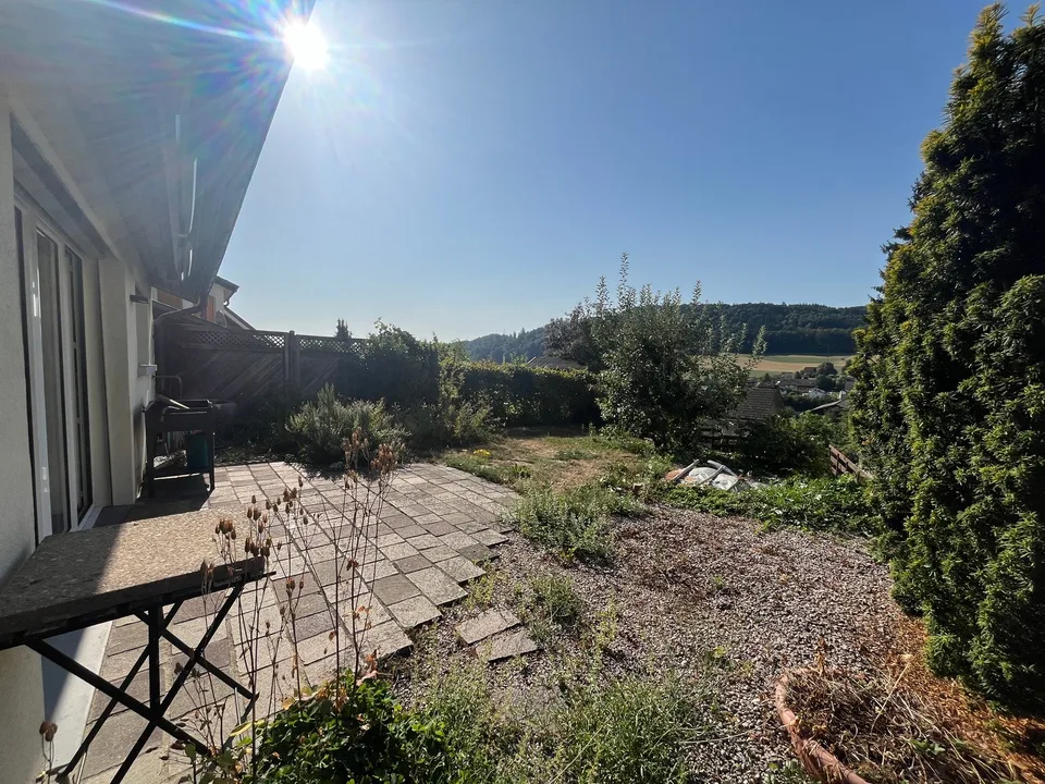 Affascinante casa a schiera di 5,5 locali a Safenwil – disponibile immediatamente