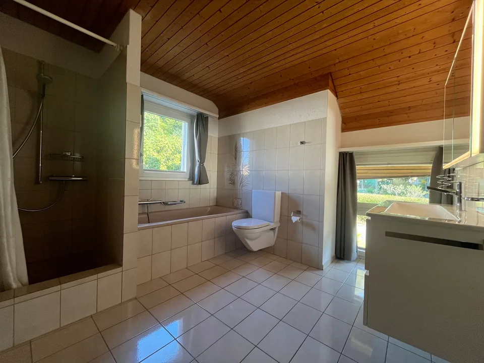 Affascinante casa a schiera di 5,5 locali a Safenwil – disponibile immediatamente