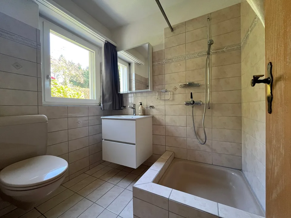 Affascinante casa a schiera di 5,5 locali a Safenwil – disponibile immediatamente