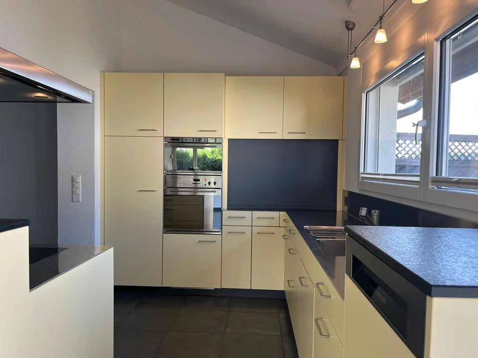 Affascinante casa a schiera di 5,5 locali a Safenwil – disponibile immediatamente