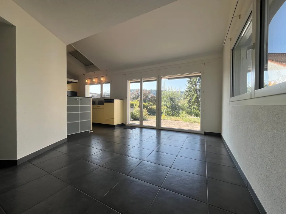 Affascinante casa a schiera di 5,5 locali a Safenwil – disponibile immediatamente