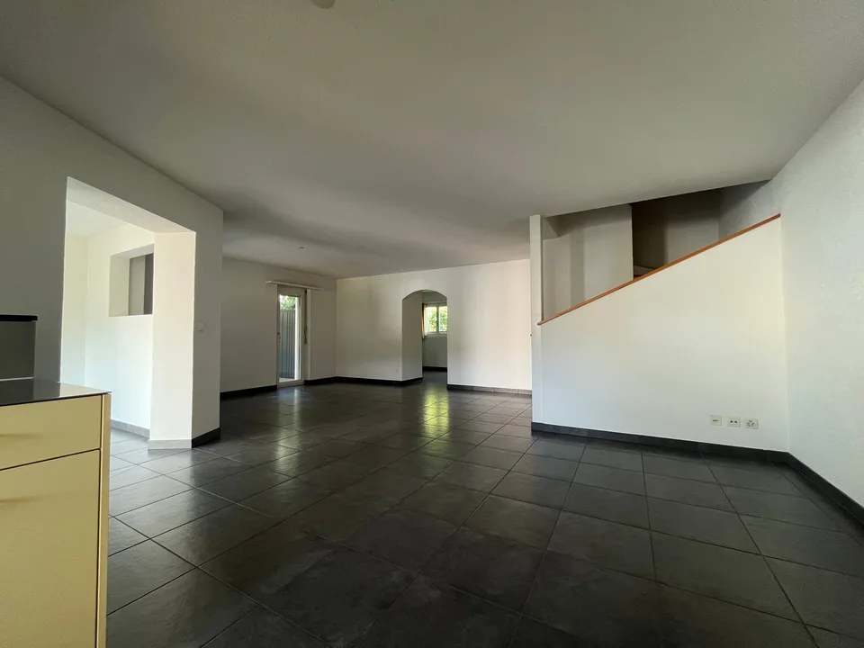 Affascinante casa a schiera di 5,5 locali a Safenwil – disponibile immediatamente