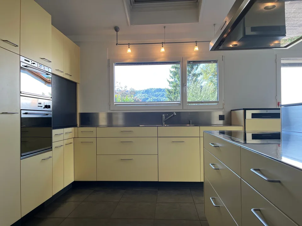 Affascinante casa a schiera di 5,5 locali a Safenwil – disponibile immediatamente