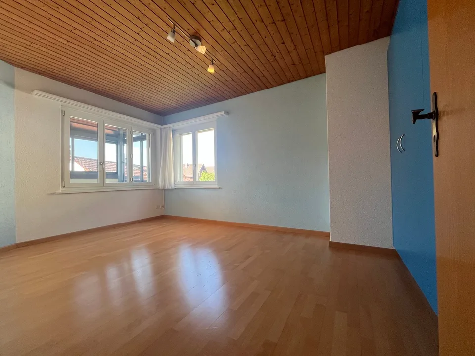 Affascinante casa a schiera di 5,5 locali a Safenwil – disponibile immediatamente