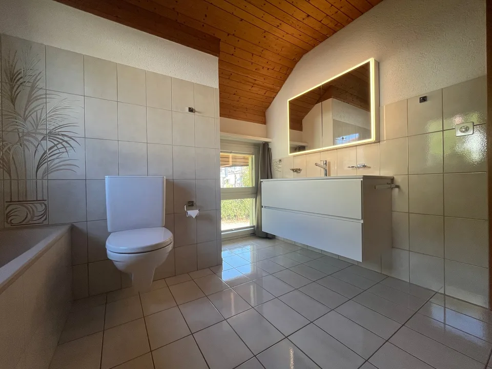 Affascinante casa a schiera di 5,5 locali a Safenwil – disponibile immediatamente