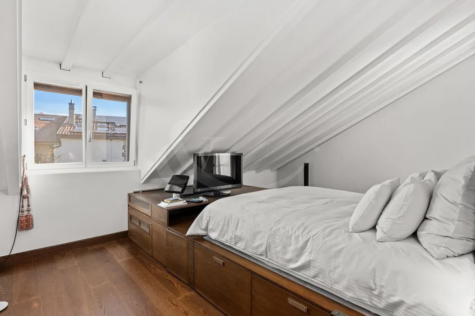Anières Dorf, eine seltene Dachgeschosswohnung mit Blick auf den See