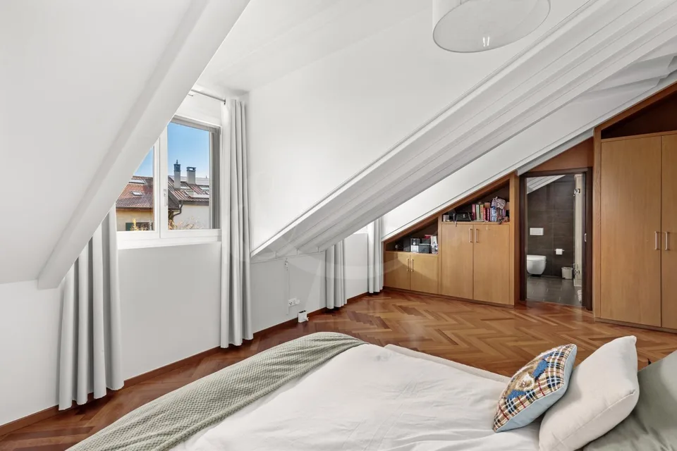 Anières Dorf, eine seltene Dachgeschosswohnung mit Blick auf den See