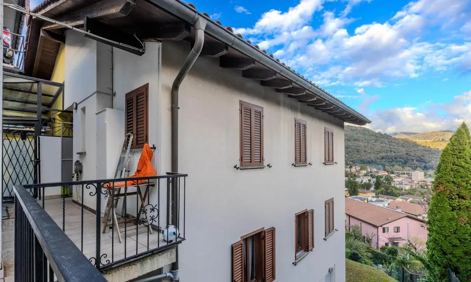 CASA 4.5 LOCALI CON MONOLOCALE ANNESSO E VISTA A TORRICELLA