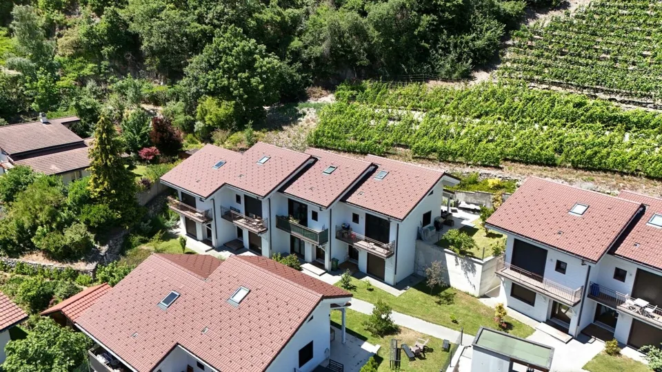 Charmante villa mitoyenne 3 pièces 1/2 de 110 m2 au coeur des vignes de Saillon