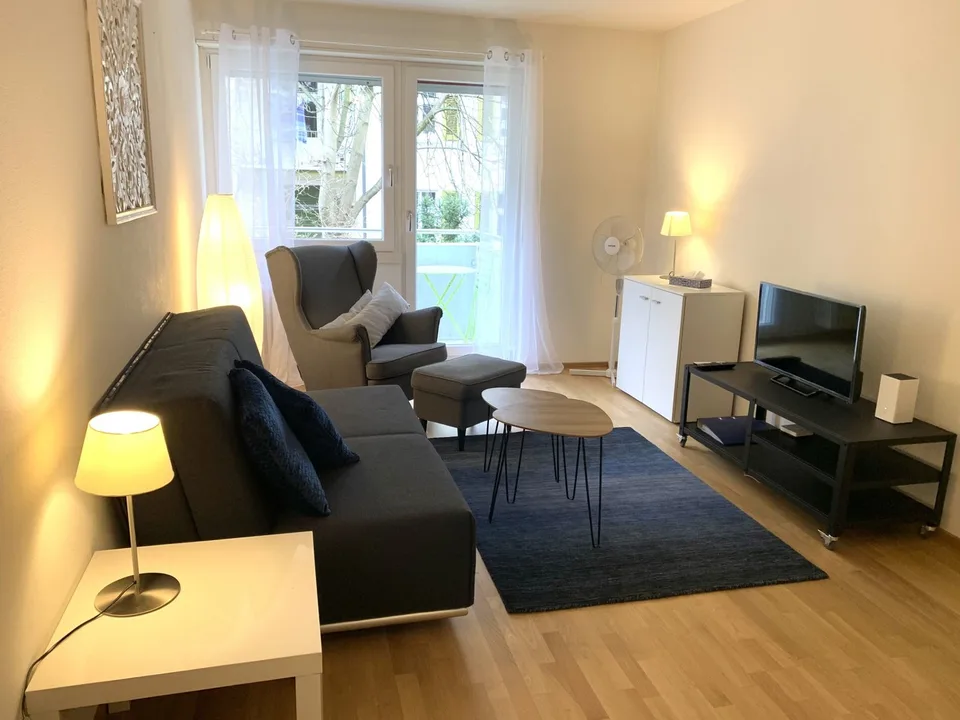 Studio in quiet side street, centrally located