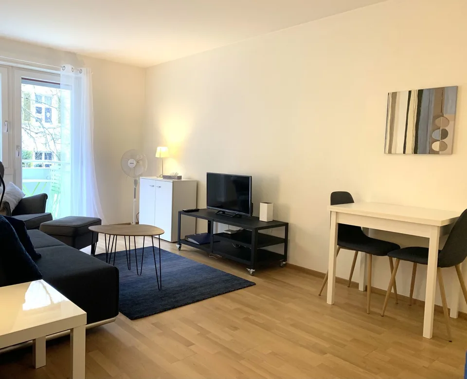 Studio in quiet side street, centrally located