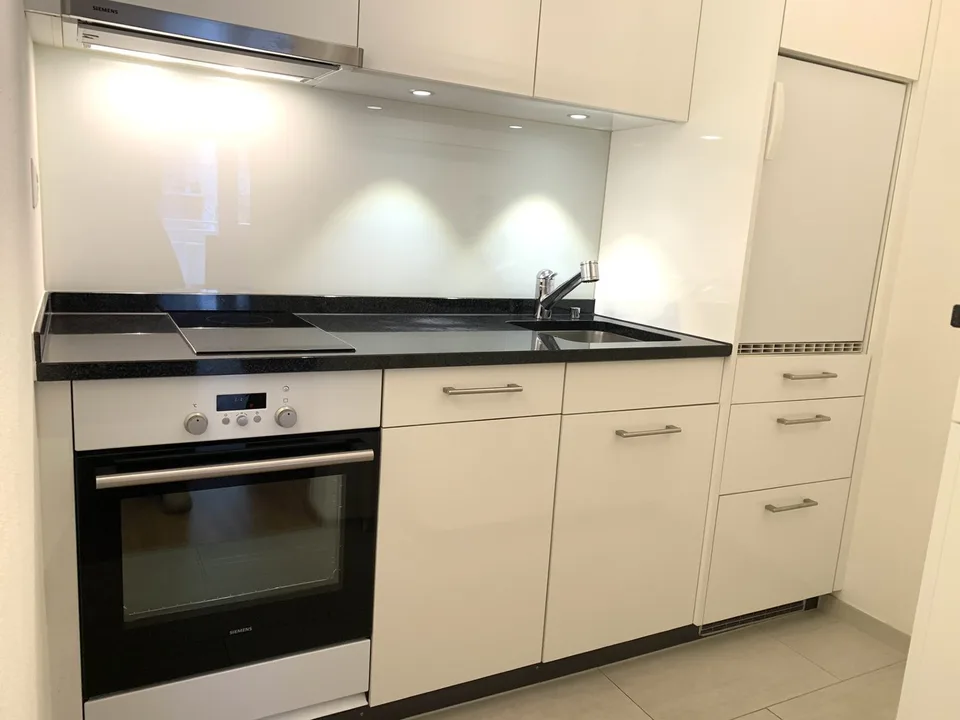 Studio in quiet side street, centrally located