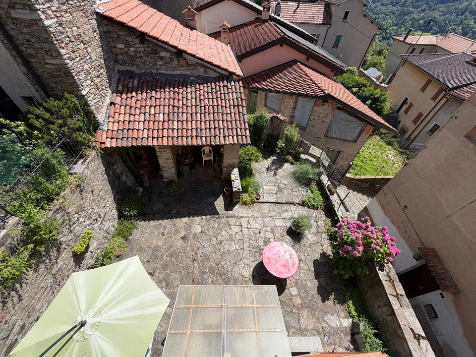 Großes Haus im Kern 4.5 Lokale mit Garten in Breno Alto Malcantone