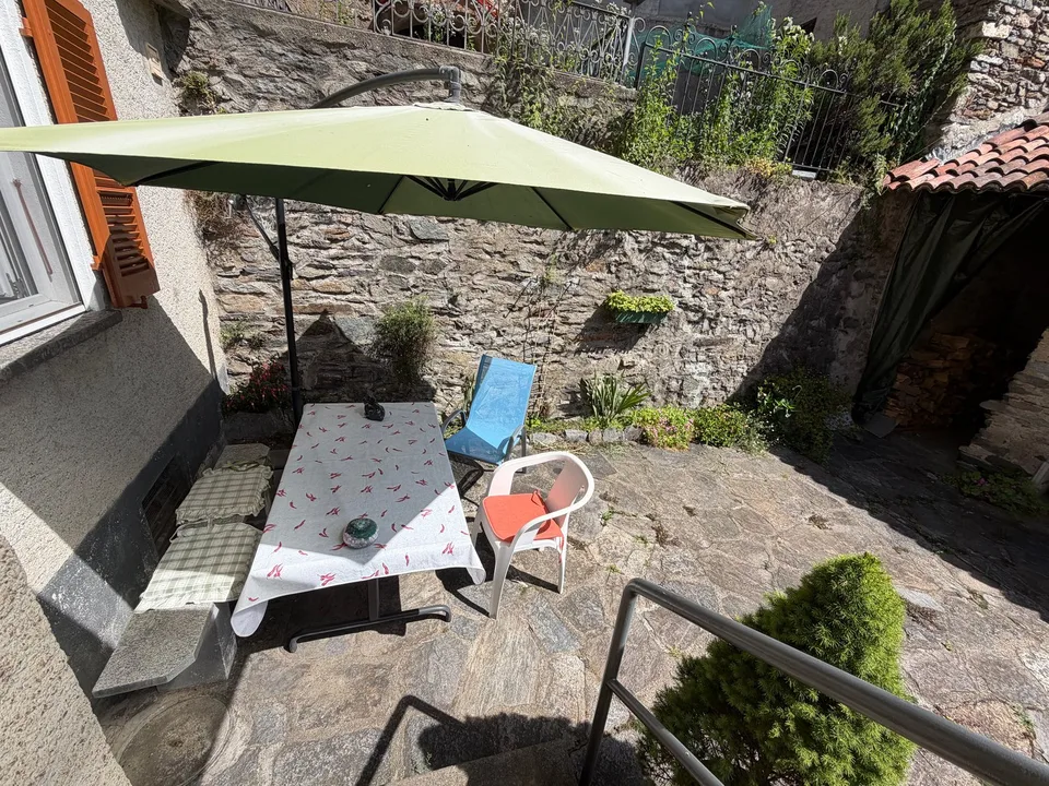 Großes Haus im Kern 4.5 Lokale mit Garten in Breno Alto Malcantone