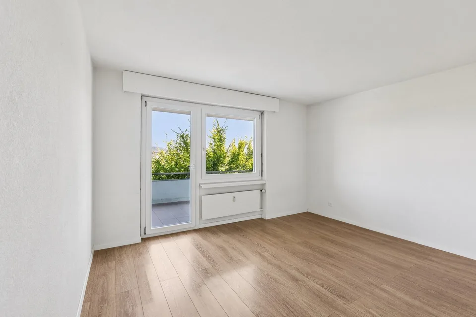 Completely renovated 4.5-room apartment with spacious balcony and ...