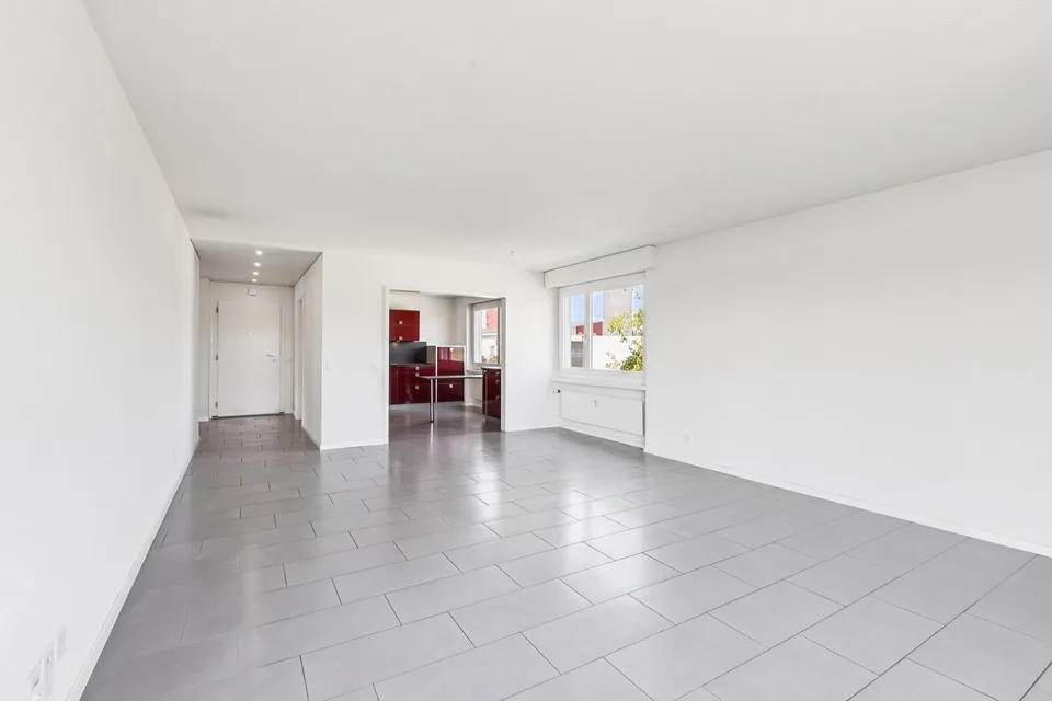 Completely renovated 4.5-room apartment with spacious balcony and ...