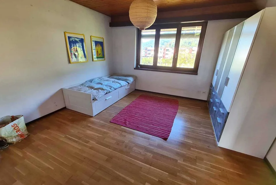 Maison accueillante de 5.5 pièces immergée dans le vert à Melano