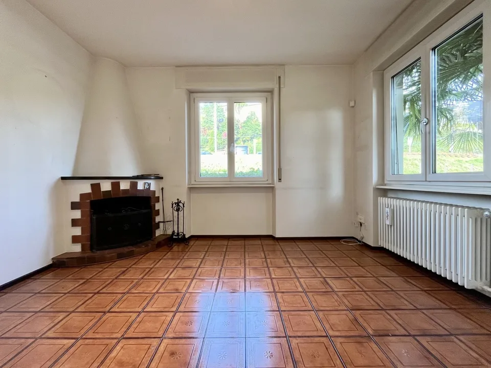 LUMINOSA VILLA 6.5 MIT EBENERDIGEM GARTEN IN BALERNA
