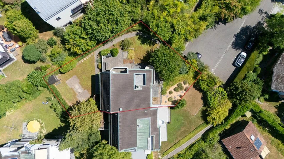 Grosszügiges 6.5 Z' Architektenhaus mit viel Platz, Garten und Potenzial