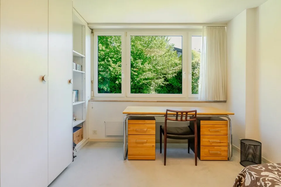 Grosszügiges 6.5 Z' Architektenhaus mit viel Platz, Garten und Potenzial
