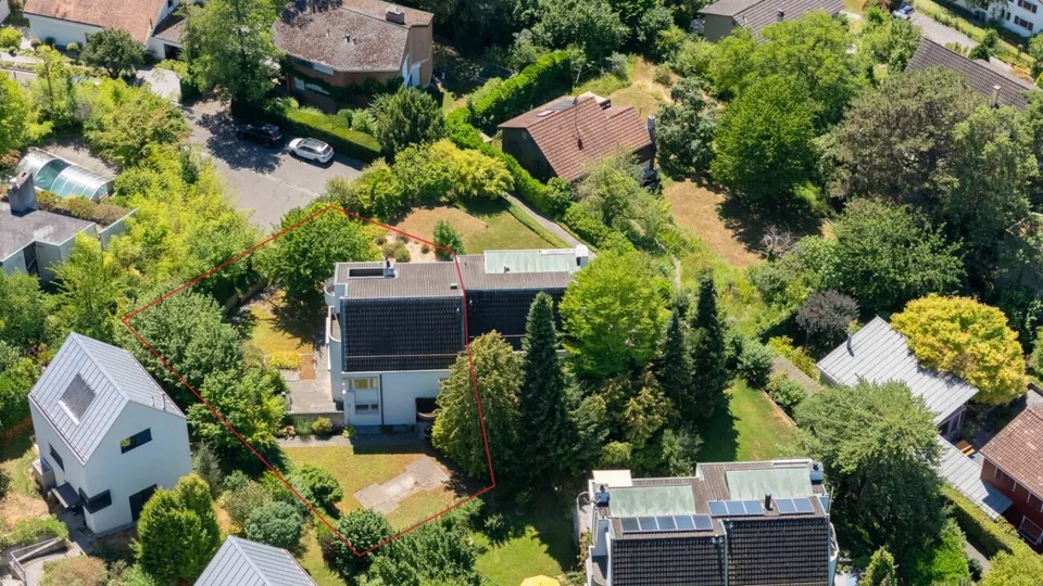 Grosszügiges 6.5 Z' Architektenhaus mit viel Platz, Garten und Potenzial