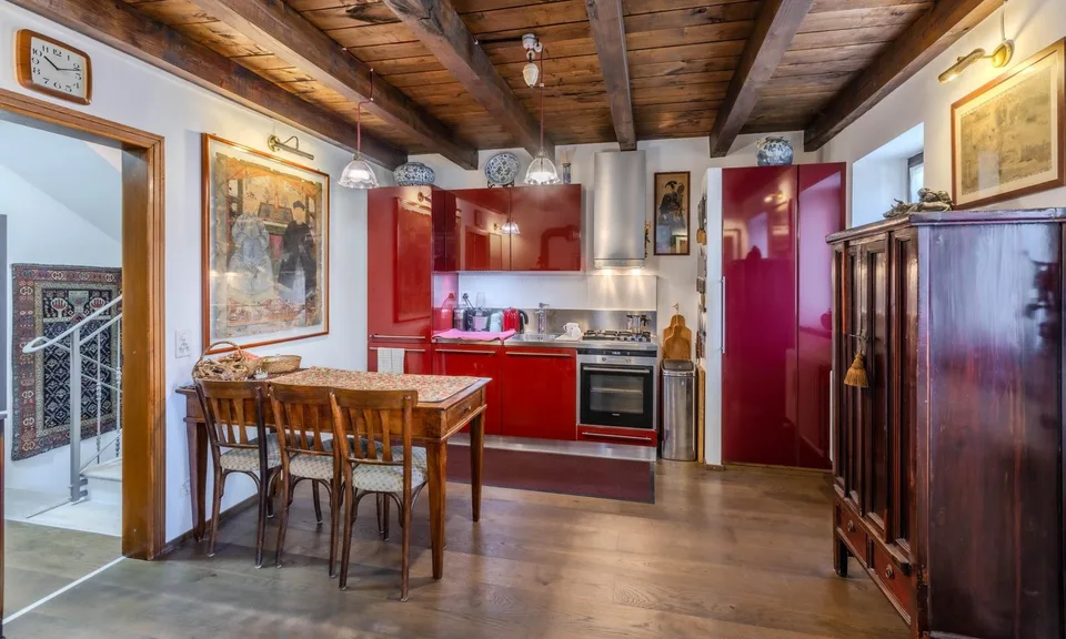 SPLENDIDA CASA 5.5 LOCALI RINNOVATA CON CHARME A CASTELROTTO