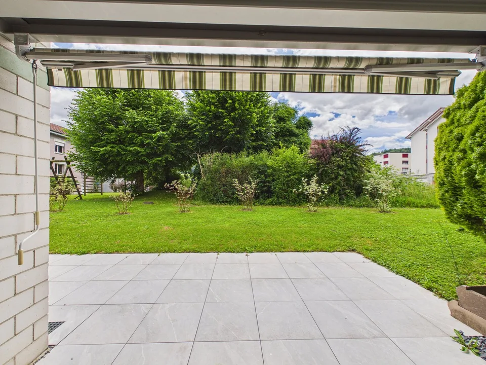 Bell'appartamento di 3.5 locali con terrazza e giardino nel cuore di Glovelier
