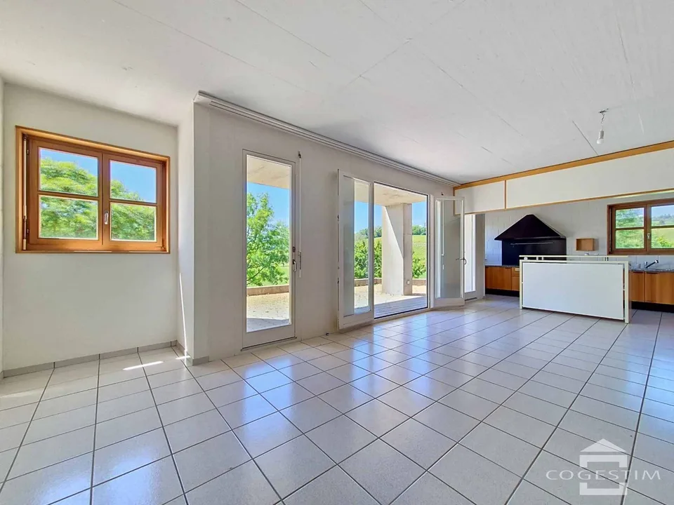 The serenity of the countryside, 10 minutes from Morges, large semi-detached house