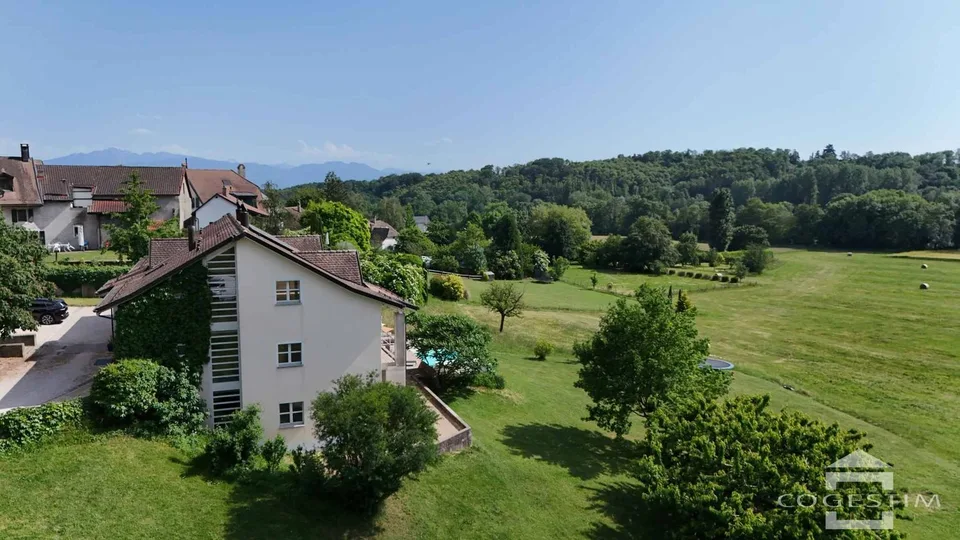 The serenity of the countryside, 10 minutes from Morges, large semi-detached house