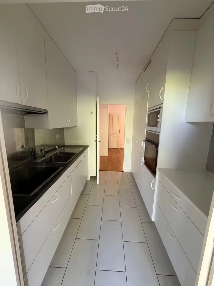 Spacieux appartement de 5 pièces avec balcon à Genève – Route de Frontenex