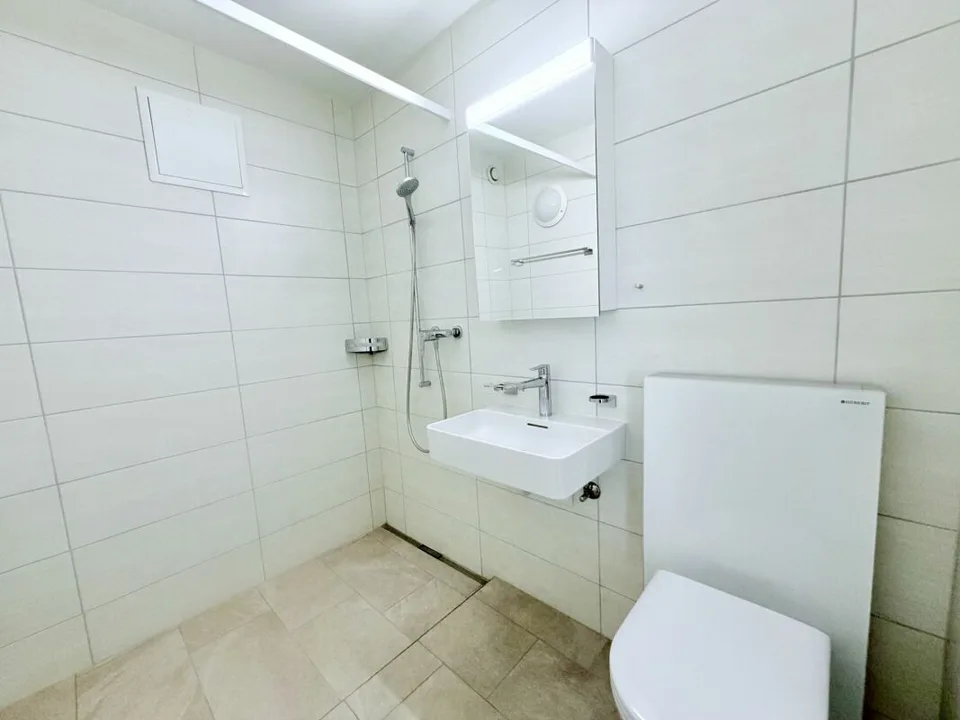 Studio renoviert mit Betreuung und Blick auf den See