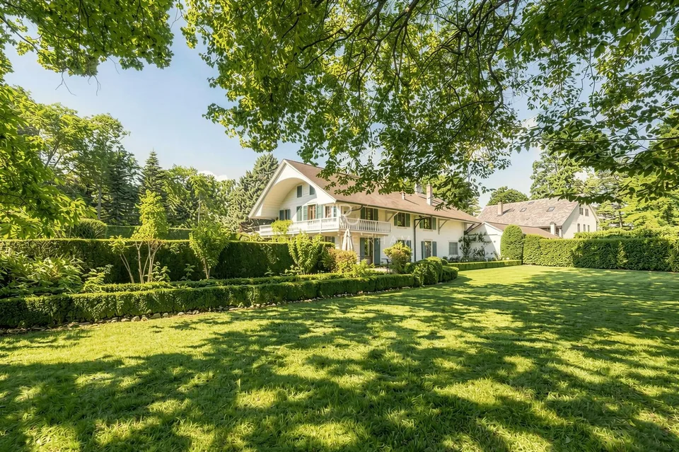 Élégante maison de caractère au coeur de la campagne genevoise