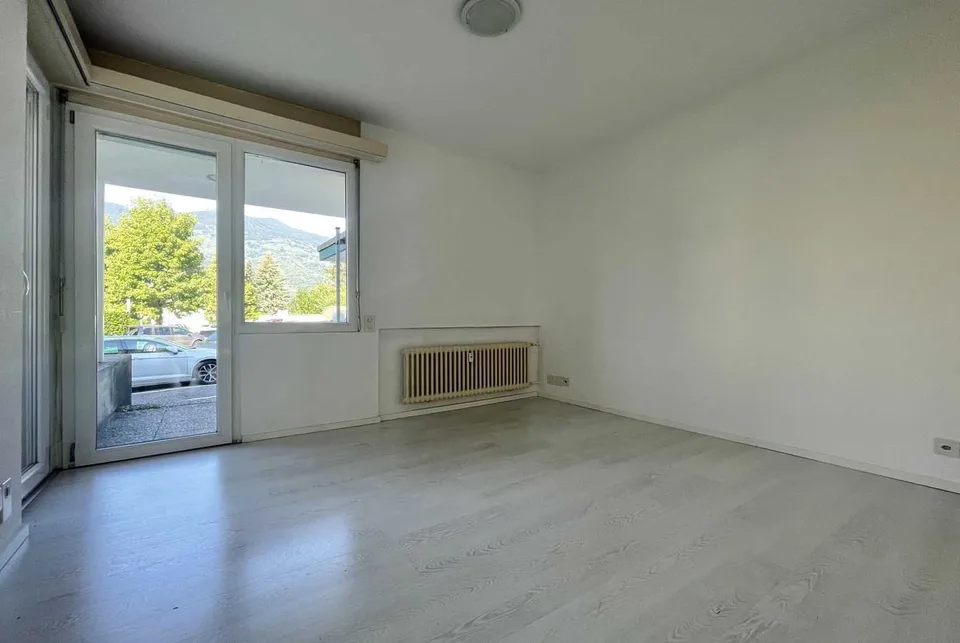 HELLES 4.5-ZIMMER-WOHNUNG MIT TERRASSEN UND POOL IN PONTE CAPRIASCA