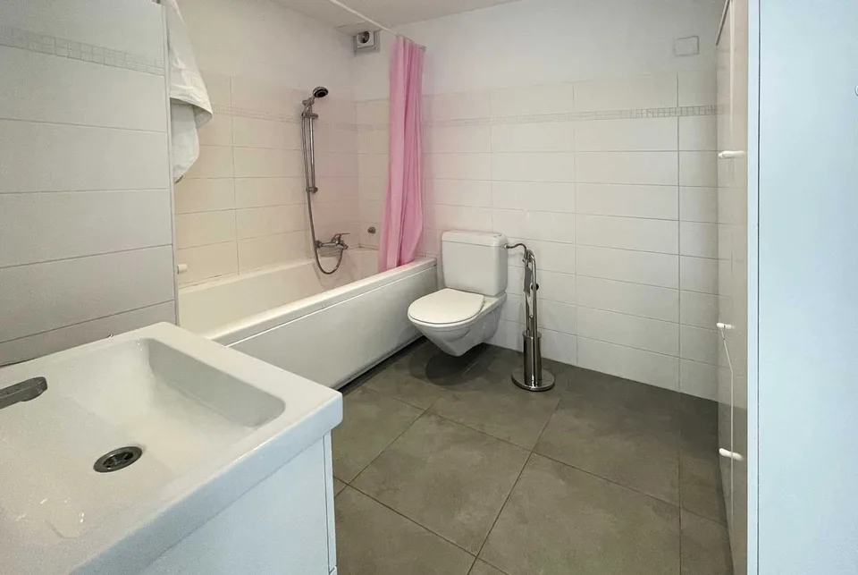HELLES 4.5-ZIMMER-WOHNUNG MIT TERRASSEN UND POOL IN PONTE CAPRIASCA