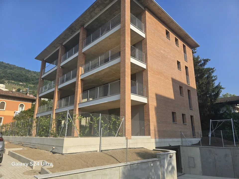 Bel appartement de 3,5 pièces avec grande terrasse à Agno