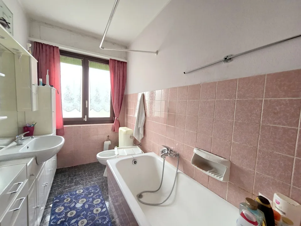 Beautiful semi-detached house 3,5 and 2,5 rooms with garden renovated