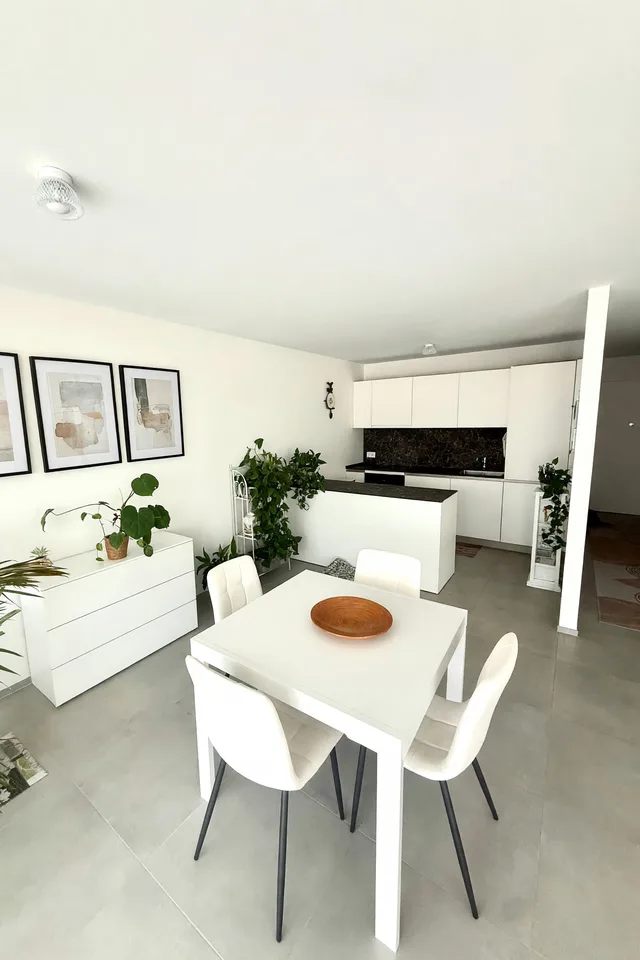 Elegante nuovo 3,5 con ampio terrazzo e camera con bagno ensuite