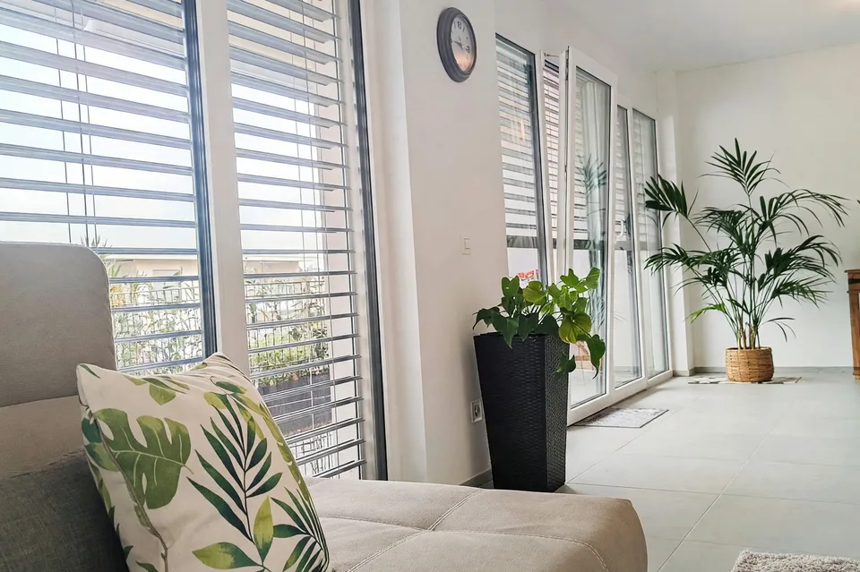 Elegante nuovo 3,5 con ampio terrazzo e camera con bagno ensuite