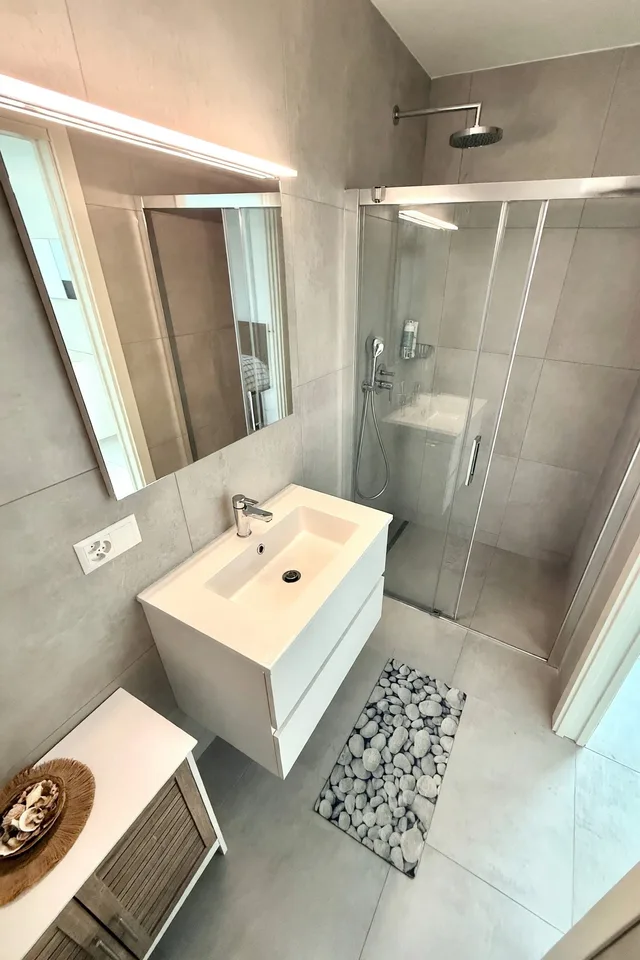 Elegante nuovo 3,5 con ampio terrazzo e camera con bagno ensuite