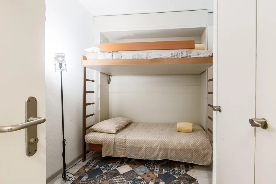 Appartement pratique de deux pièces dans une résidence avec piscine à Bissone