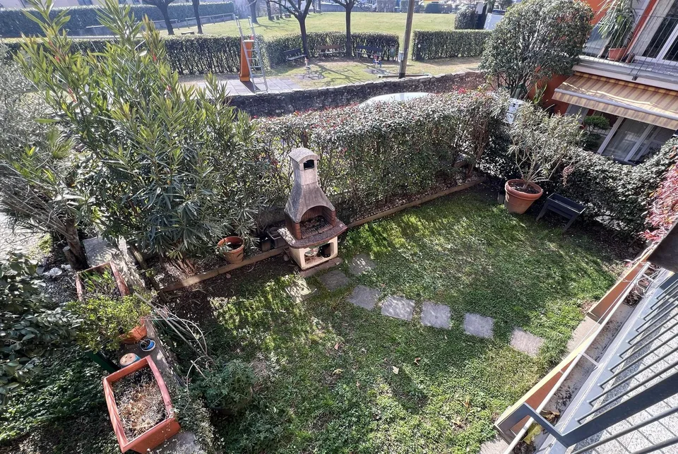 Geräumiges Duplex mit 3,5 Zimmern und eigenem Garten in Agno