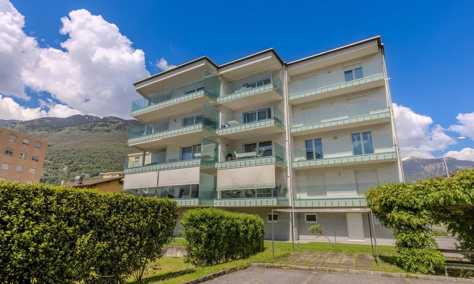 Appartement moderne et spacieux de 4.5 pièces avec terrasse à Bellinzone