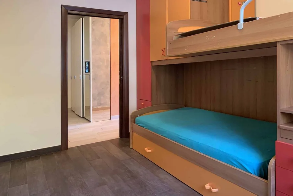GROSSE 3.5 ZIMMER WOHNUNG MIT BALKON UND SEEBLICK IN CAMPIONE